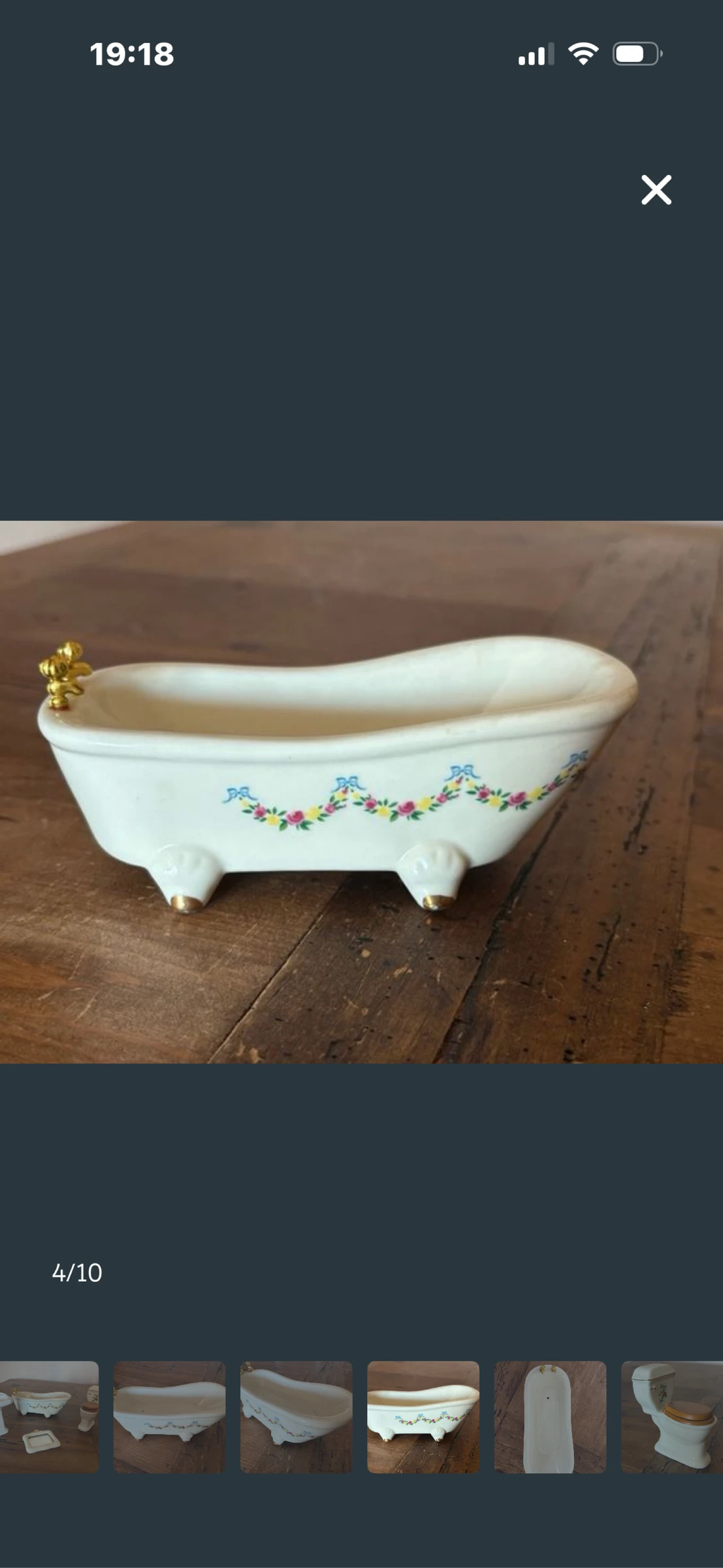 Porcelain bathroom: sink, bathtub, toilet and mirror – photo 3